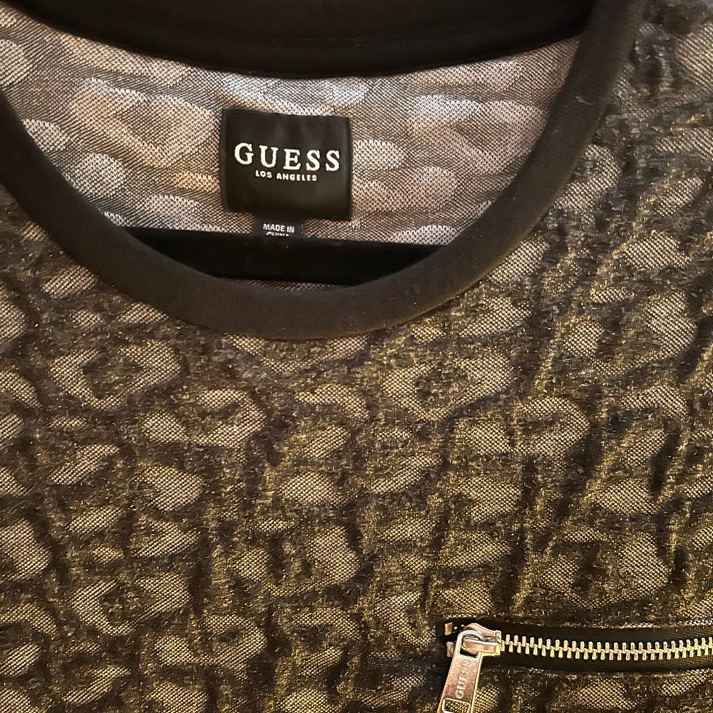 Guess Black And Gray Patterned Tee - image 2